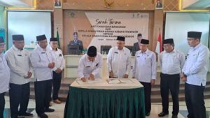 Penandatanganan berita acara penyerahan aset tersebut berlangsung di Aula Kantor Kemenag Kota Bogor pada Senin (9/10/2023).